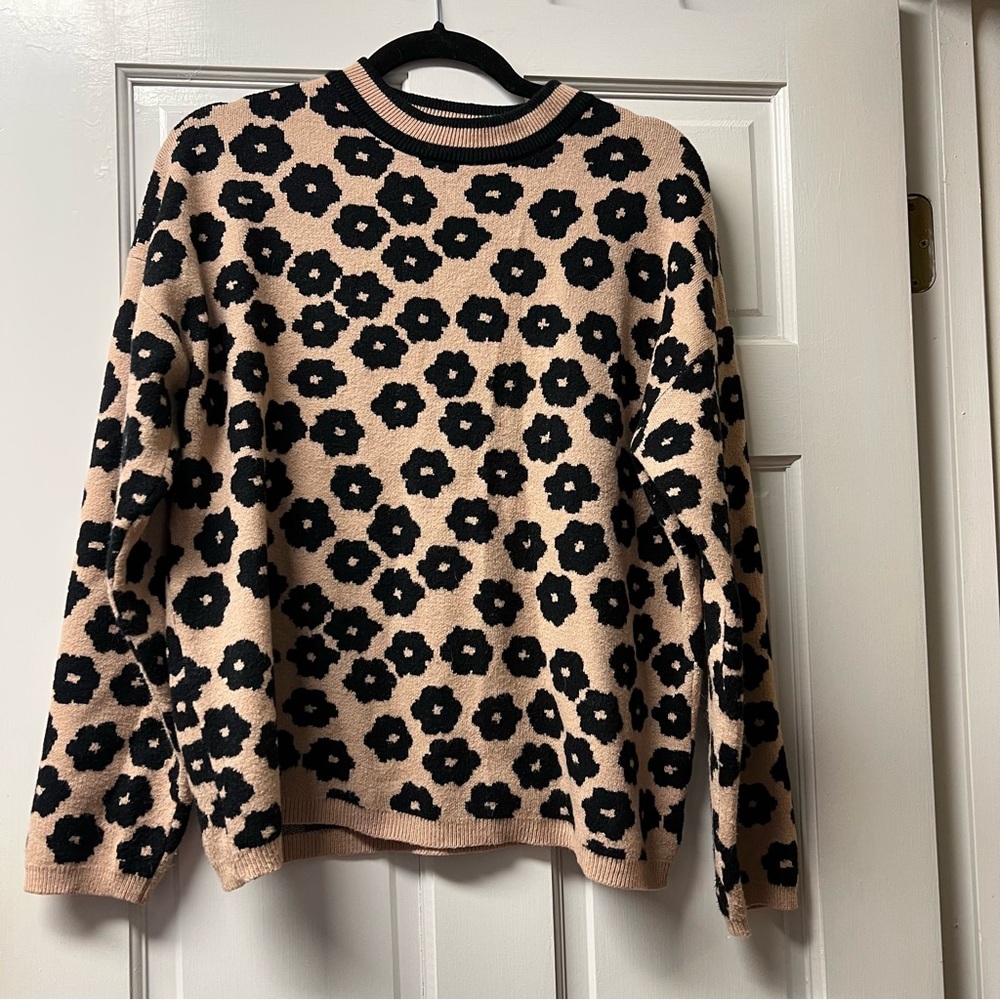 Floral Patterned Sweater - Black and Tan